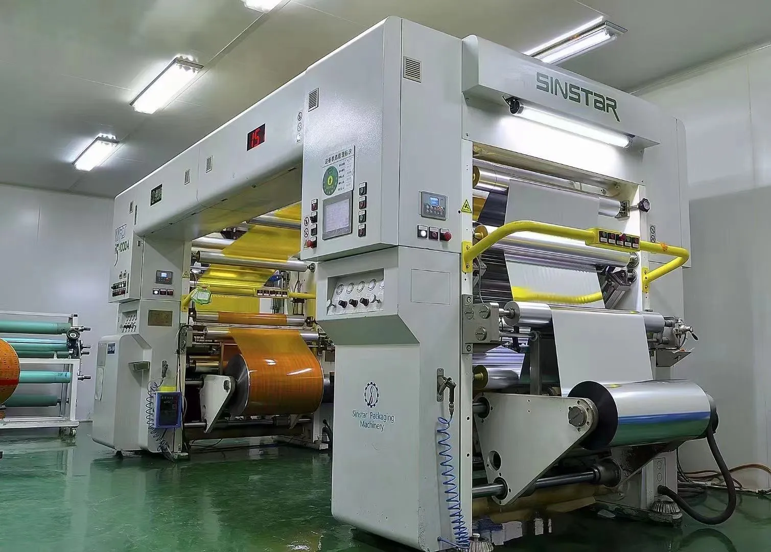 Solvent-free laminating machine Solvent-free laminating machine